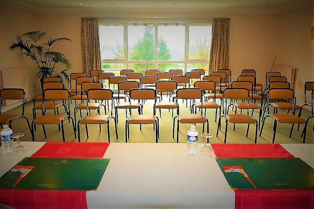 Hotel Altina Pacy-sur-Eure Eksteriør bilde